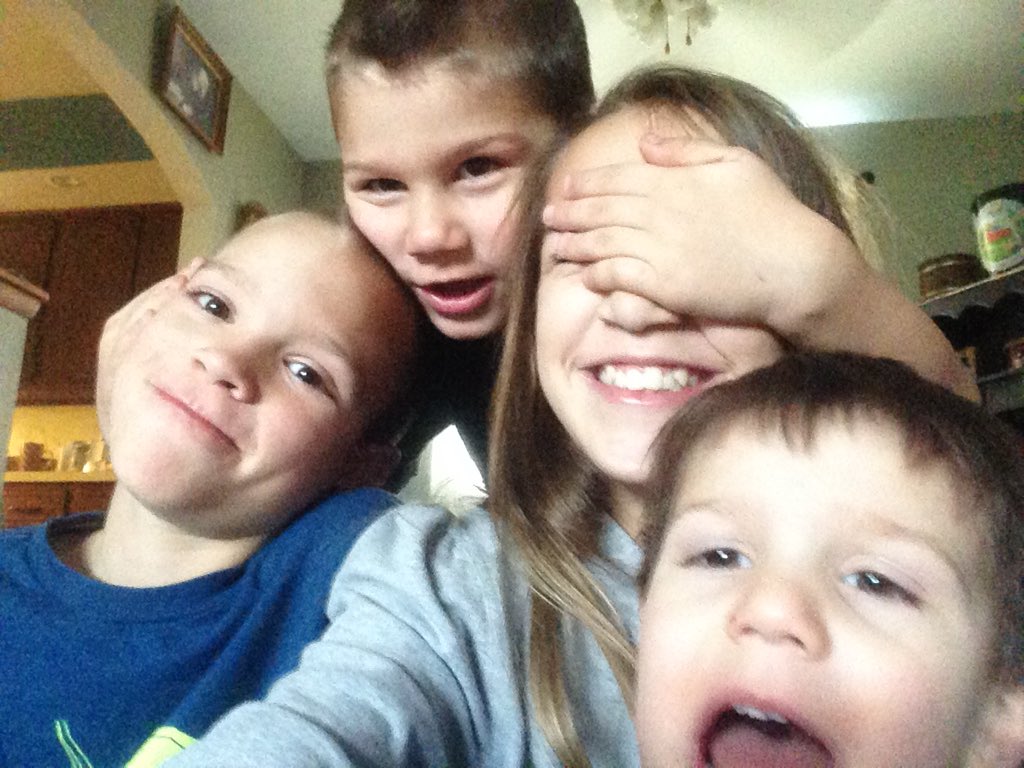 grumpymonkey204's tweet image. Having fun with my brothers😁
