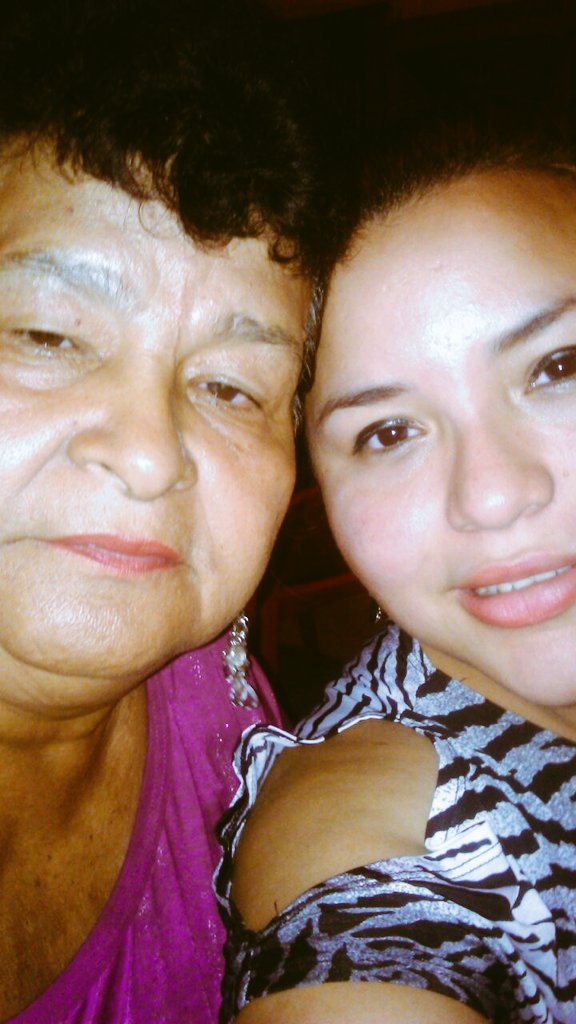 bexiglz's tweet photo. Mi madre y yoo... Te amoo mami 
#GraxiasDiospormimadre https://t.co/OWv2dCdE4k
