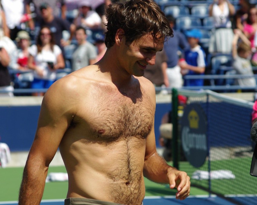 VolleyMePlease's tweet photo. I love Roger's expression here 😃😊 #PinkRF https://t.co/TSlZFz6f8b