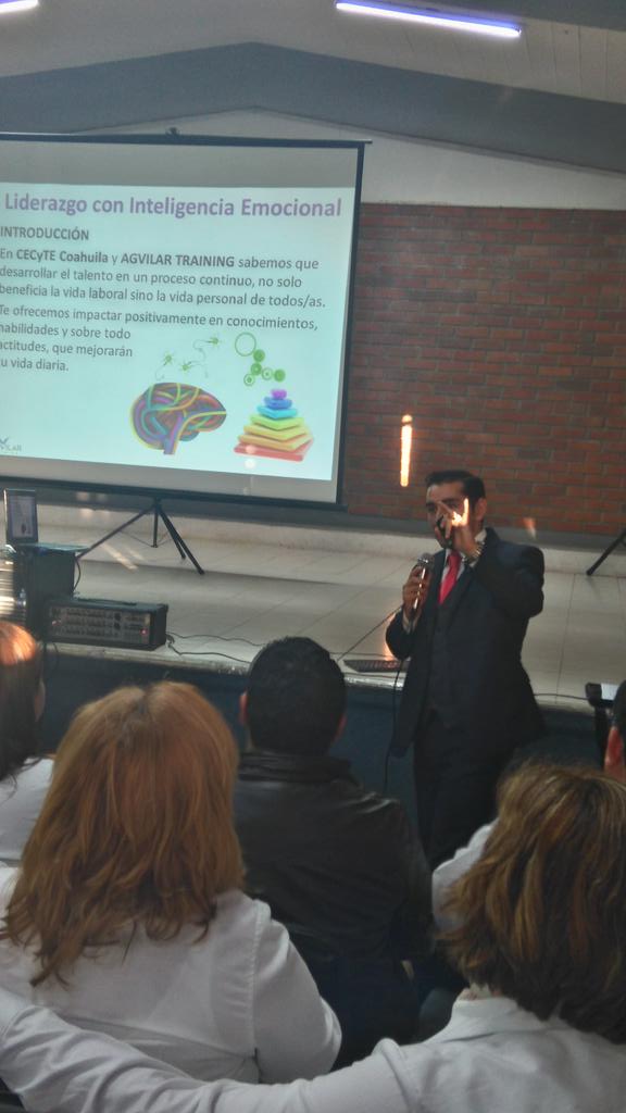soto_calleros's tweet photo. Charla Liderazgo inteligencia emocional. Una lider que trabaja con su equipo directivo @luciaazucena @CecytecEmsad https://t.co/0ZyVbMakNu
