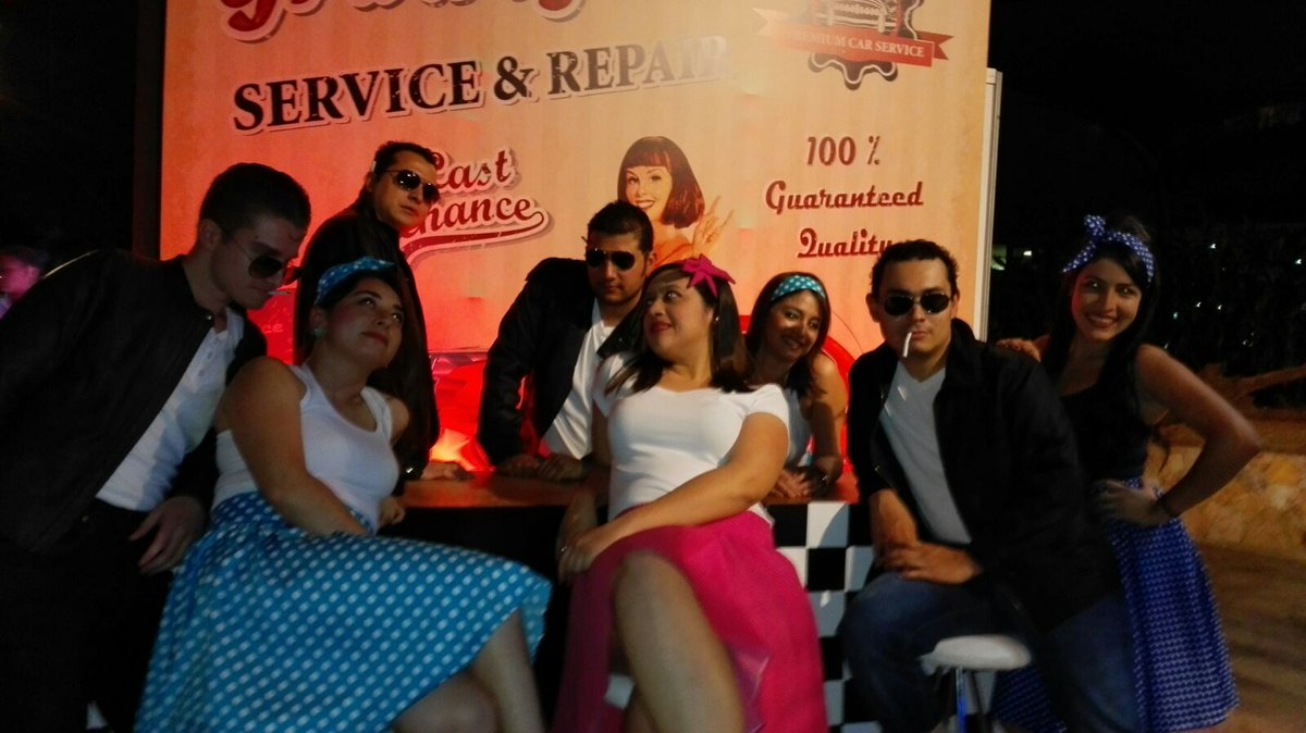 jdtangarife's tweet photo. #retrofridaynight https://t.co/mZu7t77xVb