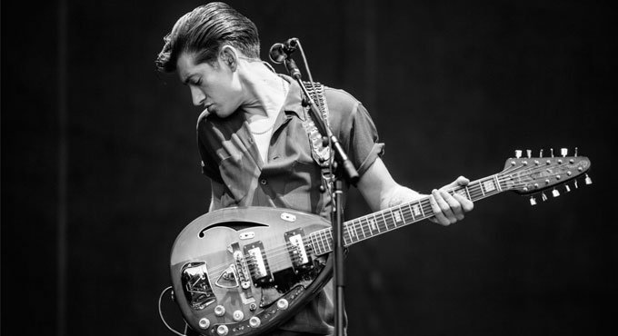 LaMega107's tweet photo. Alex Turner, de @ArcticMonkeys, hace música con Miles Kane >> https://t.co/WxbjTf6yvG https://t.co/ANUBd1Ohir
