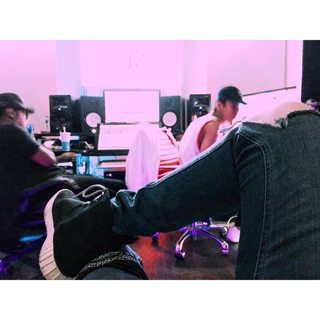 MNRFanClubBRA's tweet photo. Foto postada pelo Eric no instagram:
"Su su studio" https://t.co/eAyNmn8pKT