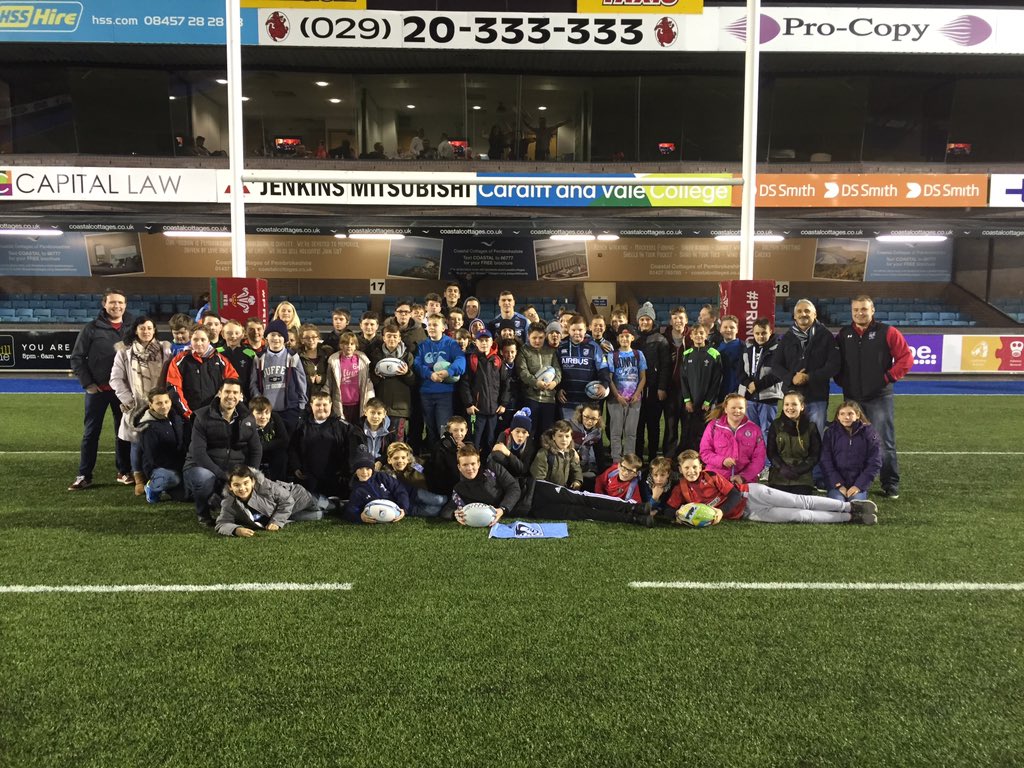 YGT_Mr_Howells's tweet photo. Huge thanks to @TomJ_11 for taking time to meet @YGTredegarCS pupils after his try scoring appearance 2nite #taTom https://t.co/wBdSDv8TmU