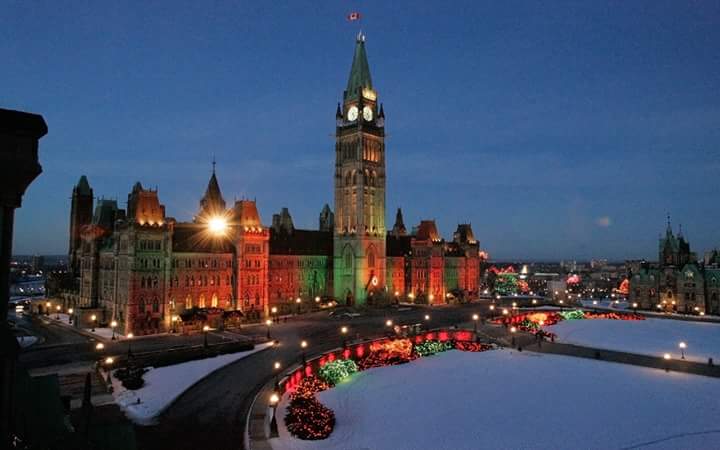 Столица северной канады. Оттава столица Канады. Столица Канады Оттава достопримечательности. Оттава Карлтон Оттава. Парламентский холм Оттава.