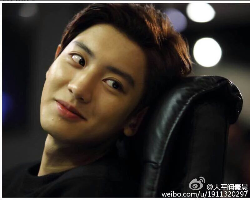 PD_Maknae's tweet photo. นี่มันสายตาที้พี่พระเอกใช้จู่โจมบีเกิ้ลของเขาสินะ! หนังเรื่องนี้คือดีอ่ะ มันใช่!! 😗#โธ่พี่ชาร์ล https://t.co/Vv3TKPkcIN