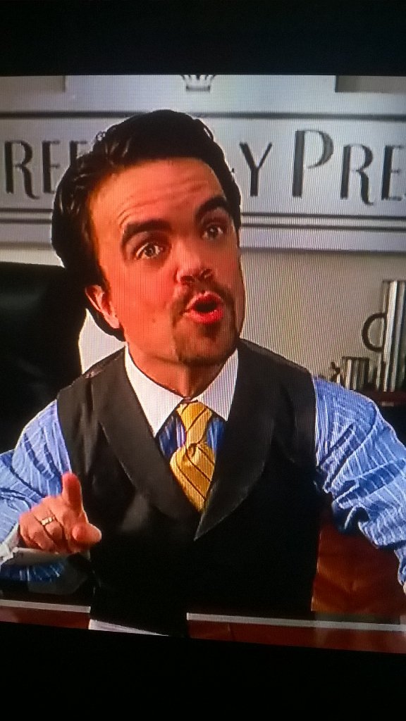 RoxanneGill15's tweet photo. @GoT_Tyrion just saw this guy on #ABCfamily #25daysofchristmas the Elf. Lmfao!!!! He drop kicked #WillFerral https://t.co/ihCJSTwDCt