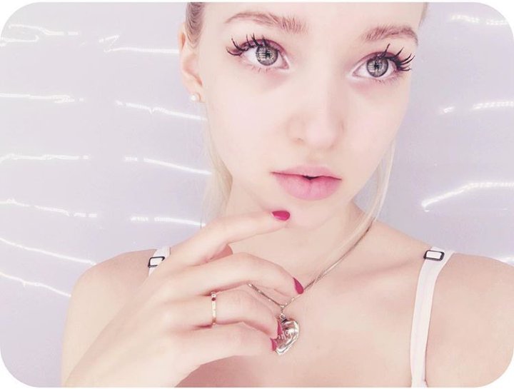 Uzivatel Dove Cameron Japan Na Twitteru Doveのinstagramより 幸せな 休暇 Instagramで自撮りを公開するのは2週間ぶりです ほんっとにグリーンの目がキラキラしていて可愛いですよね T Co Tmal5isj0k Twitter