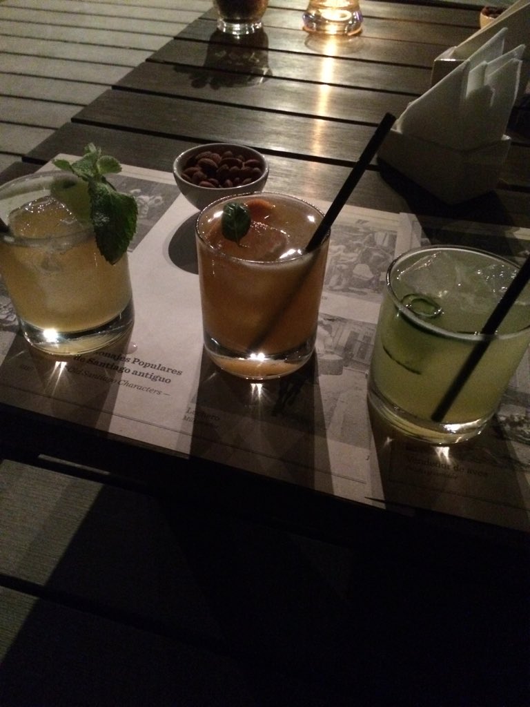 troni_a's tweet photo. Nada mejor que empezar el fin de semana largo con amigos en el #therooftopbar #thesingular https://t.co/IcF8yMZAIc