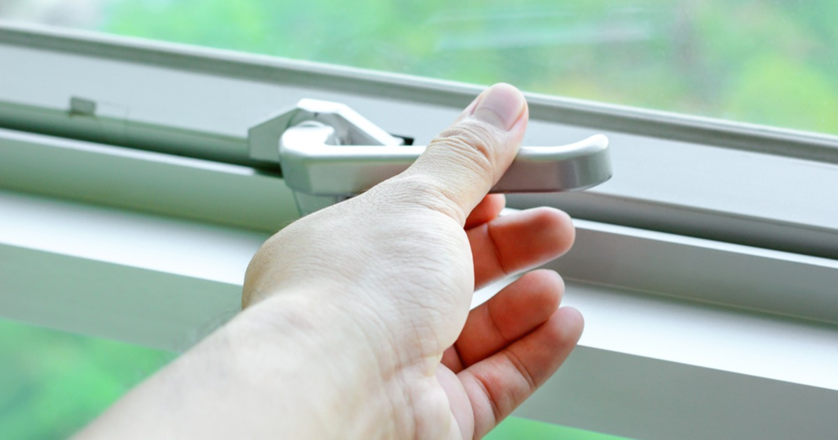 mypropertysquad's tweet photo. Burglars be gone! 8 ways to deter criminals from targeting your home: https://t.co/voWlNSxej7 https://t.co/xFFLhYKQNd
