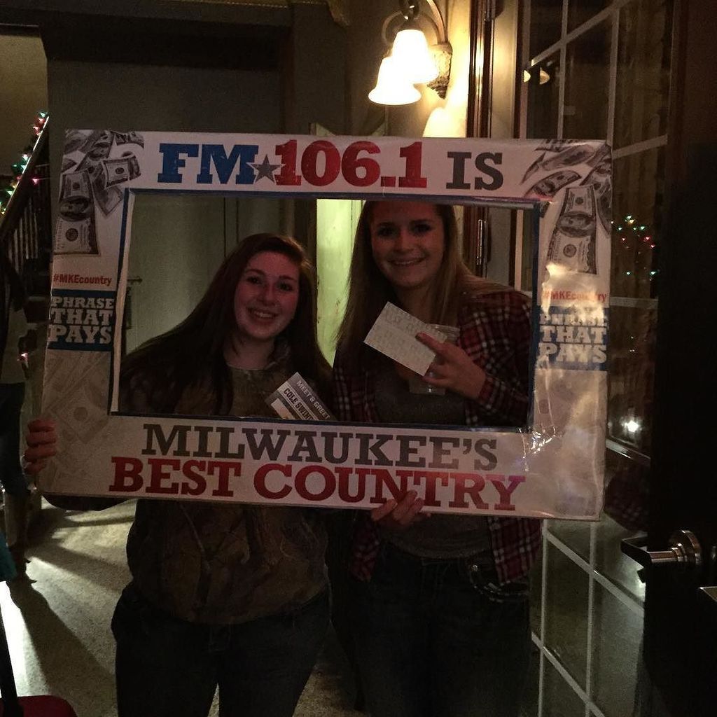 FM1061's tweet photo. Whose jealous of these girls who won meet and greets with Cole Swindell @theraveusa? @cswinde2 #mkecountry #meetand… https://t.co/DgQayvQGS6