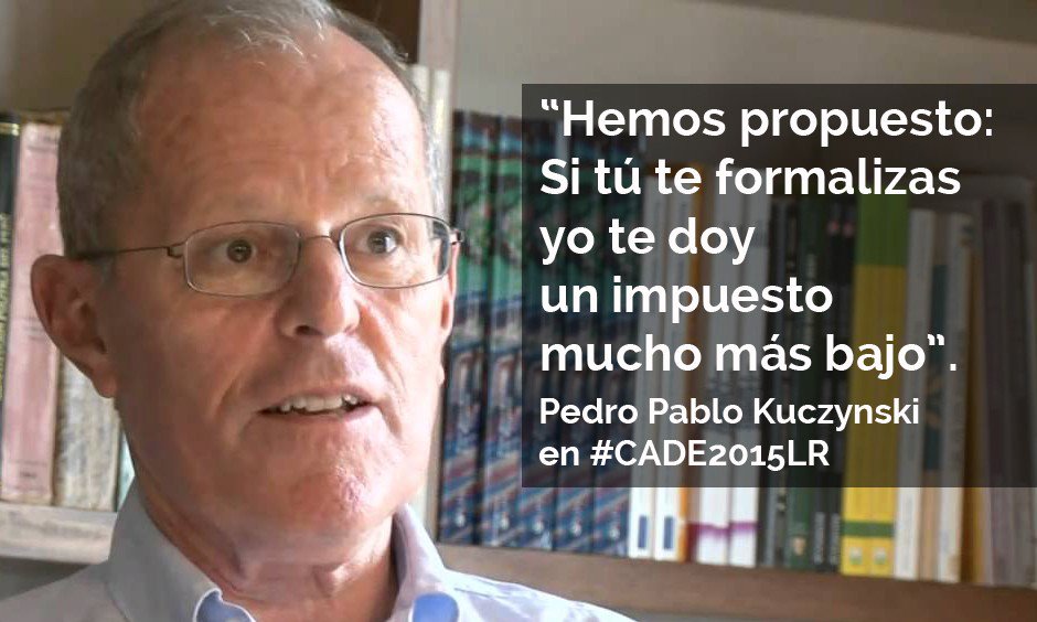 larepublica_pe's tweet photo. PPK sufrió percance, pero logró exponer sus propuestas en la #CADE2015LR | FOTOS https://t.co/yOL8GOTD4P https://t.co/5z2ebnQPXK