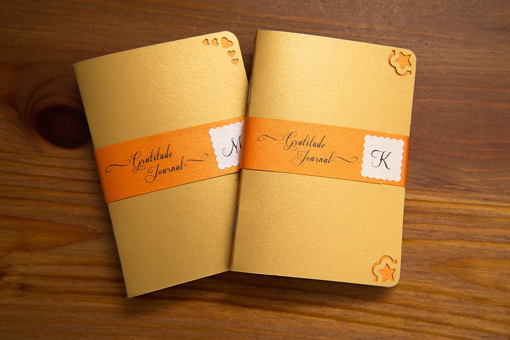 MolaxCho_pa's tweet image. @ArtyMolax #bestsellers molaxchopaarts.etsy.com custom #gratitudejournals #mininotebooks #notebooksets #favours