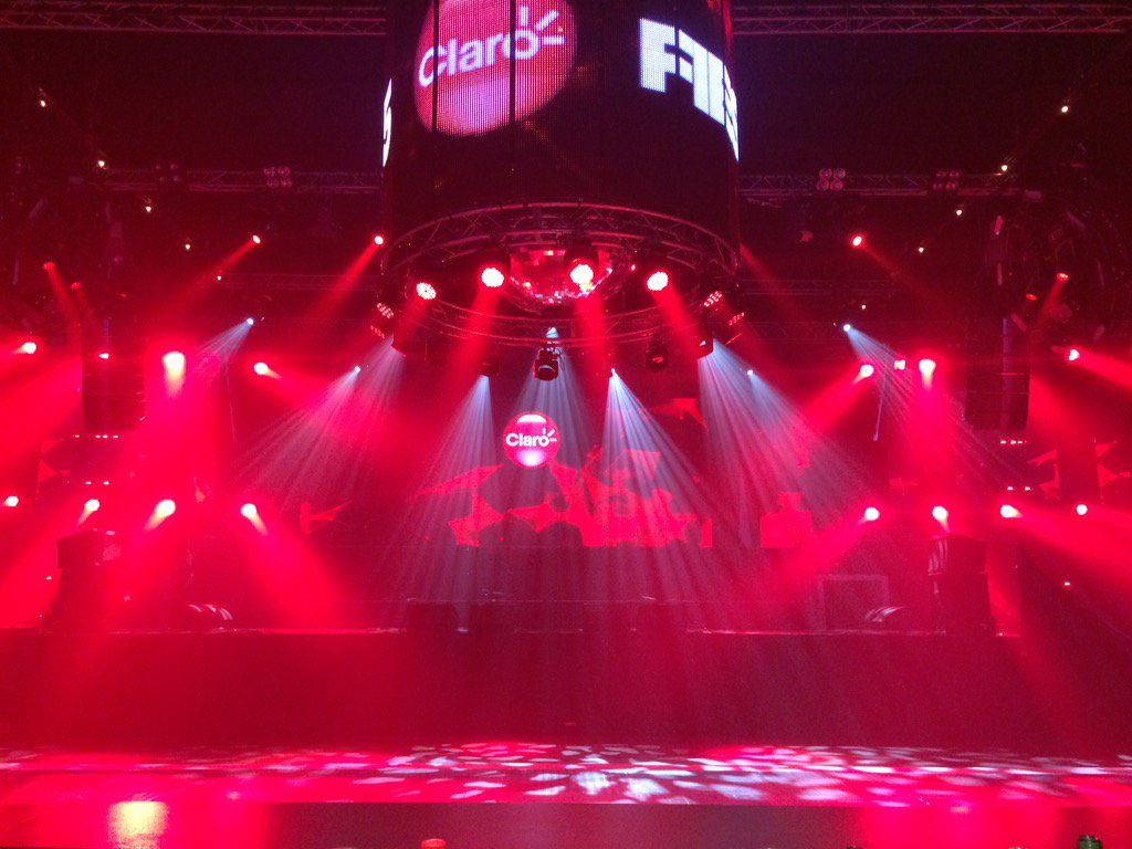 Un año mas en la fiesta de <a href="/ClaroArgentina/">Claro Argentina</a> en <a href="/onenightfiesta/">One Night </a> con  <a href="/RepilaDJS/">RepilaDJS</a> @tachaus Hoy nos acompañan <a href="/FestaBros/">Festa Bros</a>