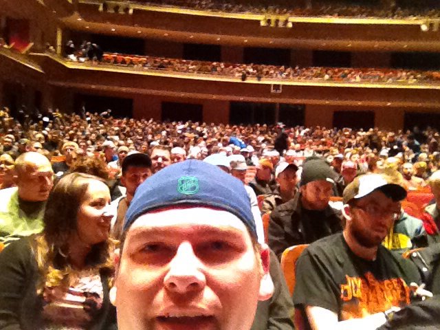 Frenchy21_'s tweet photo. Front row #FoundingFucker here, ready to go @trailerparkboys @TPBorg @MSmithBubbles @Mr_Lahey_ #TPBXmasTour https://t.co/Zo8QQEM54U
