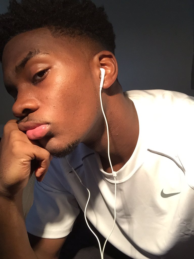 i_d_m_t's tweet photo. Foreign Blessing: 

Nigga &amp; Nigga 😏 https://t.co/Etg3iIH55m