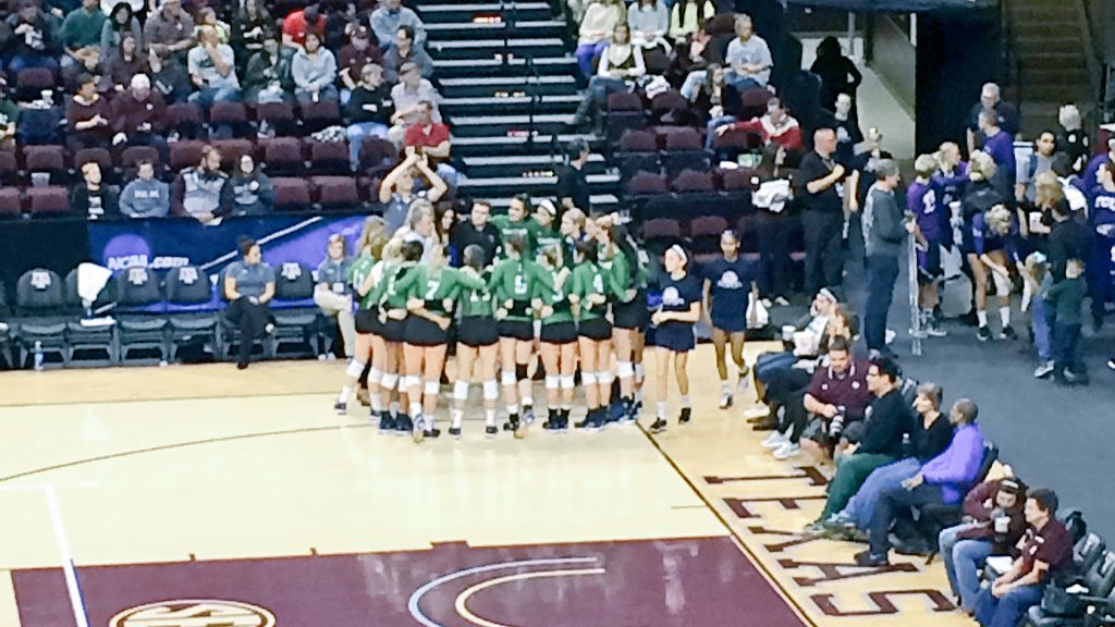 SouthlandSports's tweet photo. #SLCVB: @Go_Islanders getting ready for first serve vs. Texas A&amp;M #SouthlandStrong https://t.co/mXChOUIupS