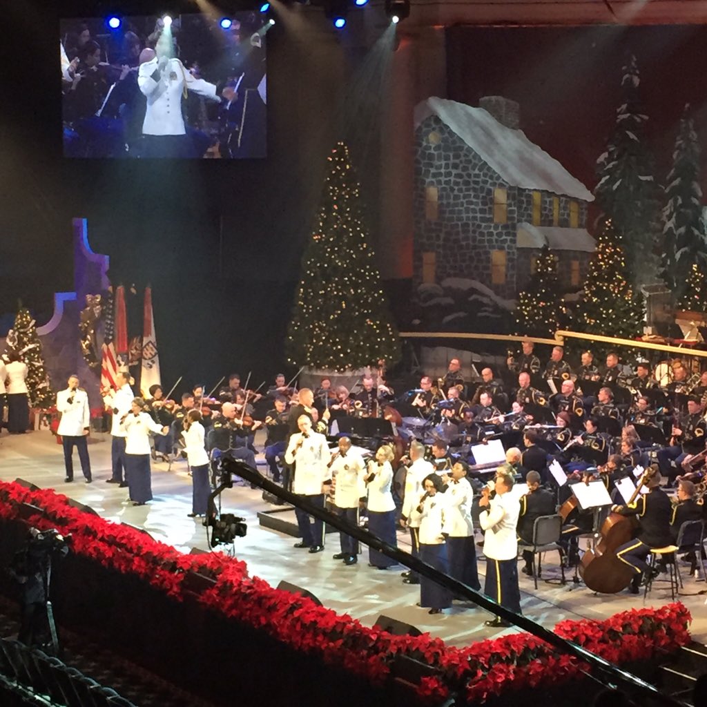 ericfwjames's tweet photo. This is ah mazing #ahf2015 @theusarmyband https://t.co/8cVOBreA6r