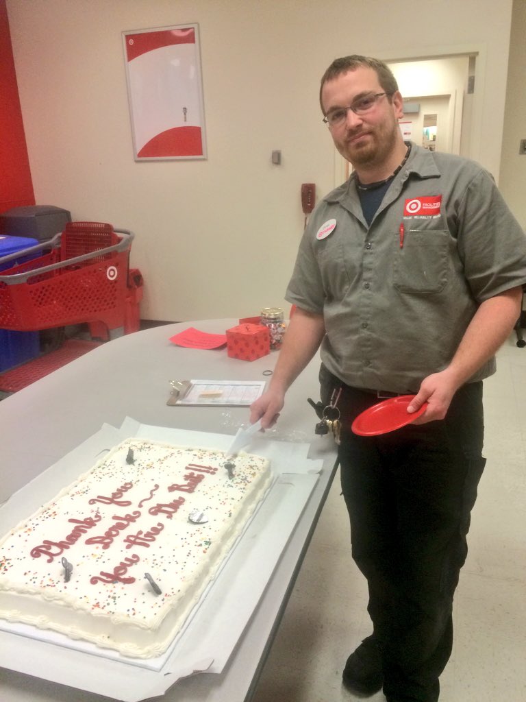 debbieparkhill's tweet photo. Derek YOU make Target by driving sales through the care of our guest, building and team!  #thankful #ONEteam https://t.co/mQaNyt2Dmo