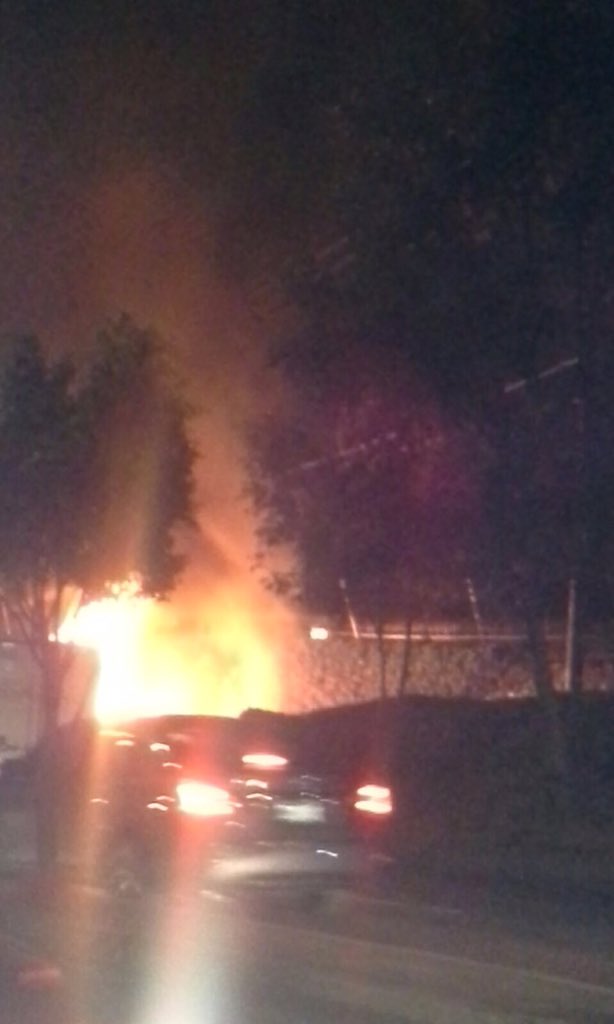 #Precaución Incendio de dúctos de gas km 4 de la Picacho- Ajusco / Vía red @sectorial16