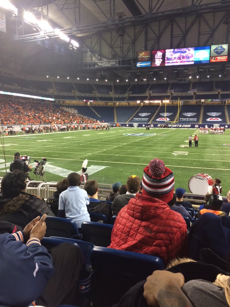 BenLeck's tweet photo. 200 RT and I'll run on the field with my torn ACL https://t.co/zbFWCkkKdO