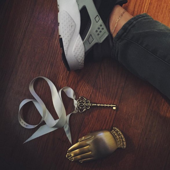 Bajans4Rihanna's tweet photo. REPOST @nadiaaboulhosn Finally got the code to box #5 for @rihanna's #antidiary and opened it. Key with mirror. https://t.co/9RWS5kxScd