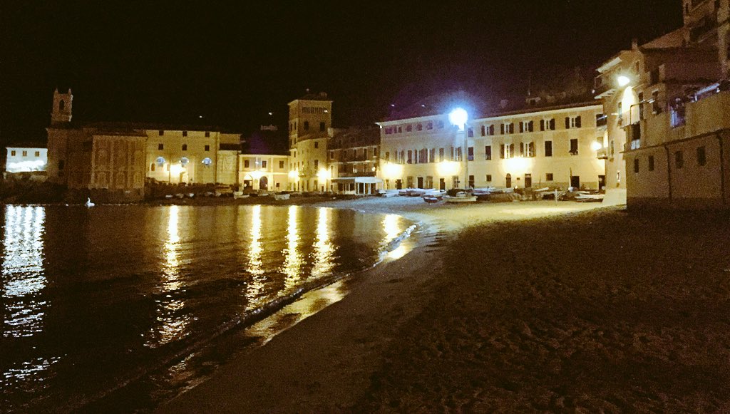 StevanonA's tweet photo. Come finire al meglio una serata di riprese con @codazziomar @Fournaise_Media @danieleietri @7thfloorfilm @GLFilmC https://t.co/GnpdrxPM6e