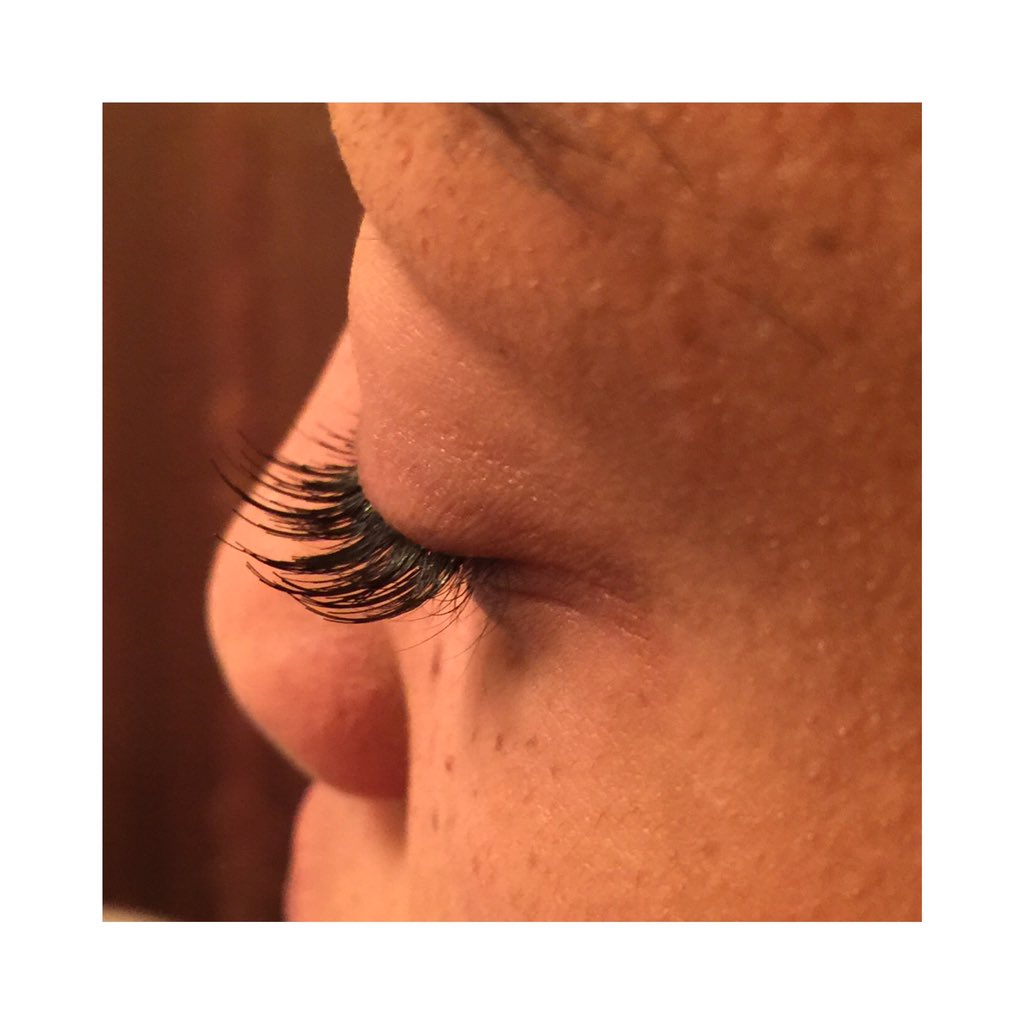 Chykalet's tweet photo. 🎄Christmas Party Approved!!! #EyeDoLashes #NaturalLooks #iDoLashes $25.00 book now!!! (512) 998-6194 https://t.co/Nrfn8PKpFq