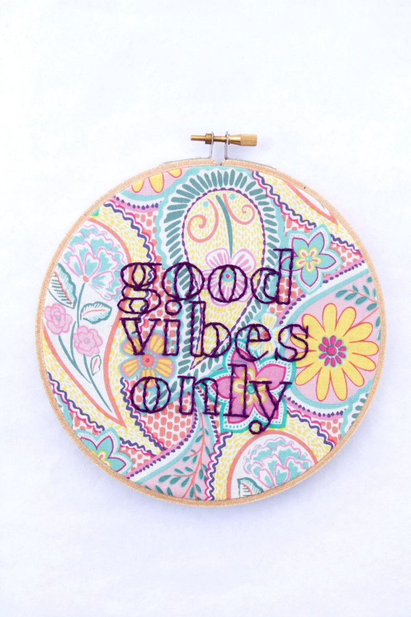 SavannahinMD's tweet image. Good Vibes Only Sign, Good Vibes Wall Art, Hand Embroidery, Em… etsy.me/1UfmciT #Etsymntt #GoodVibesOnlySign