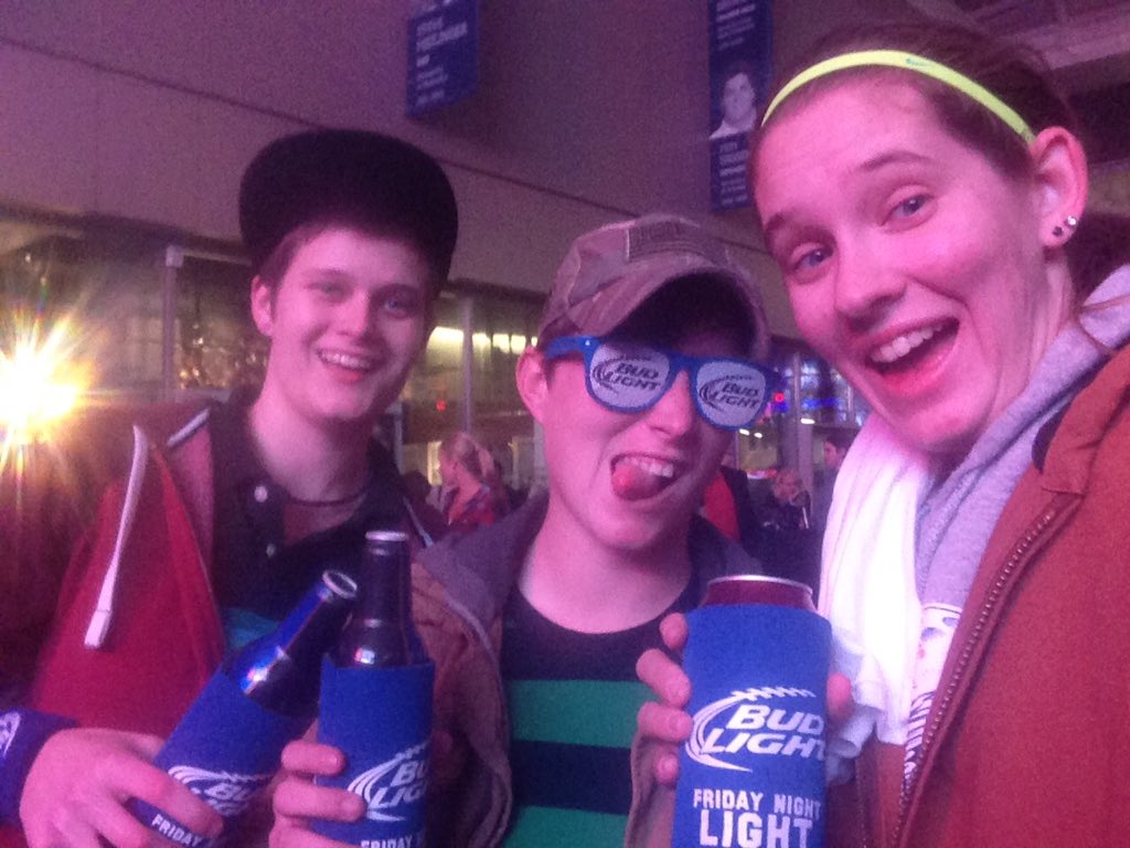 Kayla8968's tweet photo. @BudLightFNL #BudLightFNL https://t.co/wJFFr3LXzR