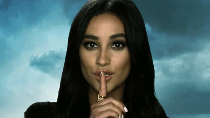 PLLBigSecrets's tweet image. Emily's #SHHH #PLLTimeJump youtu.be/Y2ReASpbUo0