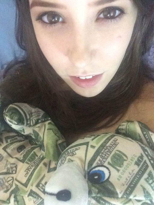 Chillin with the money bear 💕🐻💰 https://t.co/YO30cTWZbd
