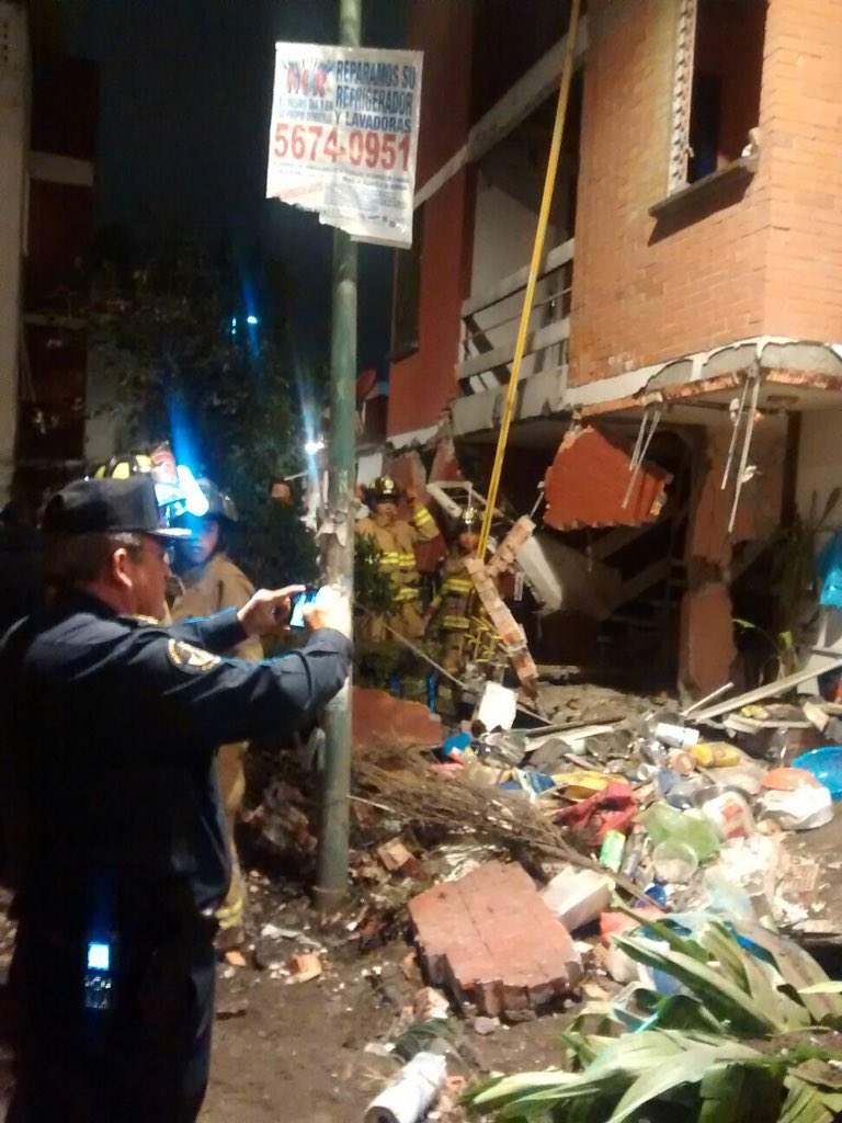 Explosión en Coyoacán por fuga de gas deja 4 lesionados - CVbwDBiVEAEVktG