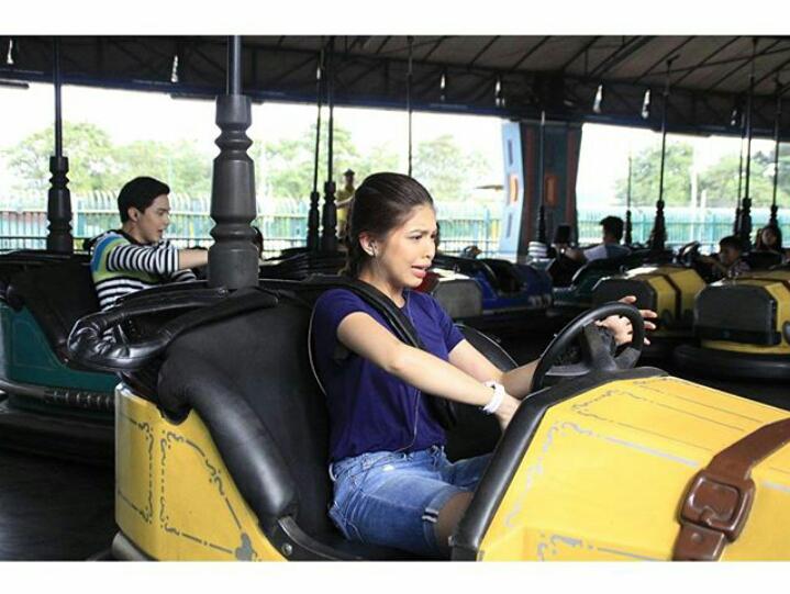 P0EMS_P0RN's tweet photo. Anong sinabi ni @mainedcm dun sa isang girl nung mag bump car sila ni @aldenrichards02 ? XD
#ALDUBRendezvous 
Ctto https://t.co/iMEdsxySGE