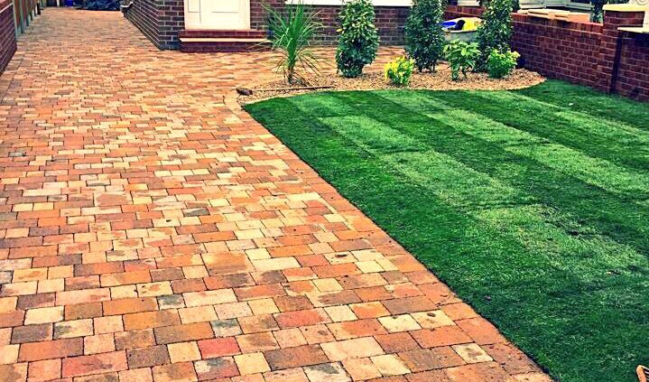 StonecraftLtd's tweet photo. Nearly there on our latest outdoor space ✅☘🌲🍃 #windyweek #allweathers #stonecraftlandscapeanddesign #fylde #lancs https://t.co/stCMb97I6k