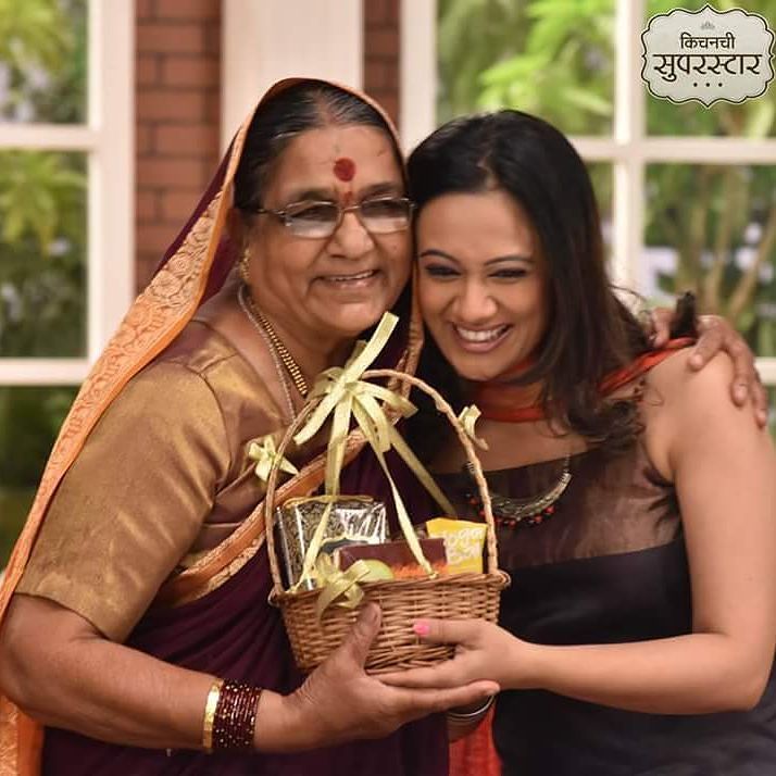 fillamwala's tweet photo. #APITConnect - #blessings of the elders and #warmth.. 💖😊😊 #kitchenchiSuperstar #moments @star_pravah by Spruha Joshi https://t.co/dWBC1Ly2M9