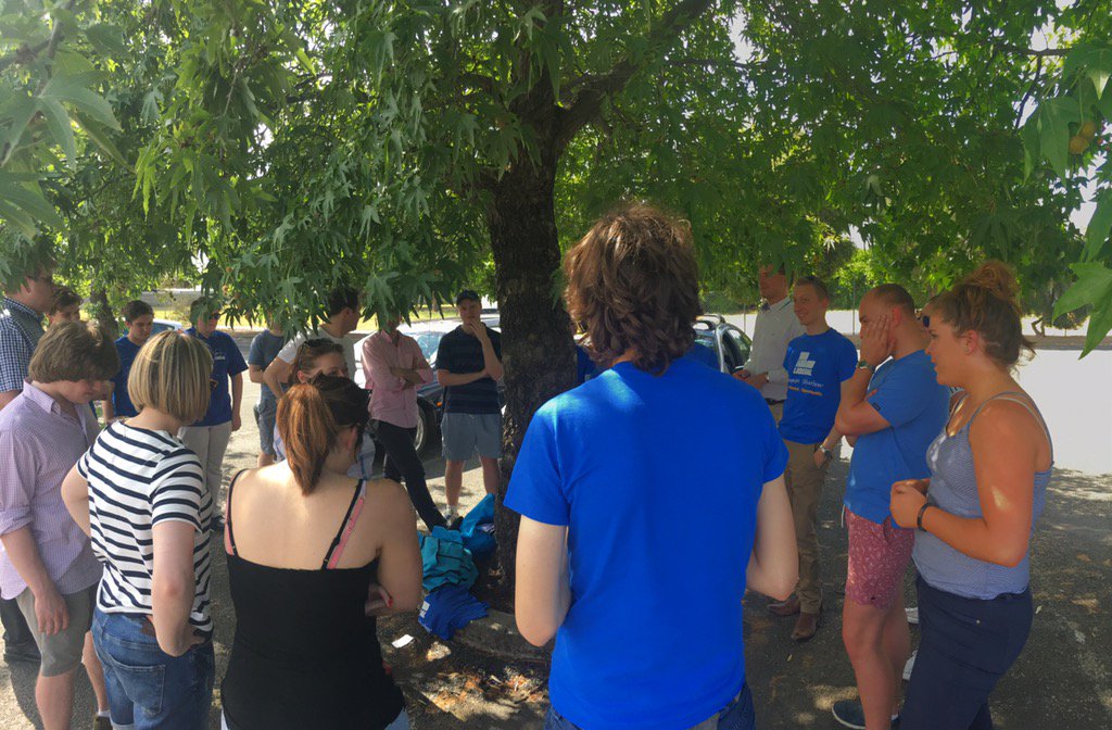 VicYoungLibs's tweet photo. Today we joined Indi expats to door knock #Wodonga in support of @MirabellaSophie #inditalks https://t.co/FHCZ2efrHo