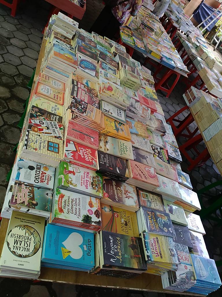 miniGeKa's tweet photo. Laporan pandangan mata #pestaBukuMurah #Gunungkidul @divapress01 @de_teens jelang @KampusFiksi roadshowGK | MAKSIMAL https://t.co/NmRjJRCZXK