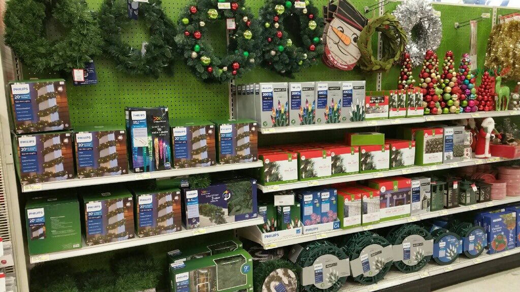 JohnelleHiggins's tweet photo. Need a little more holiday cheer for your home? ☃ #flexandfull #goldenhandbasket #d222swag @iamklh_ https://t.co/3ZOBNaEwKV