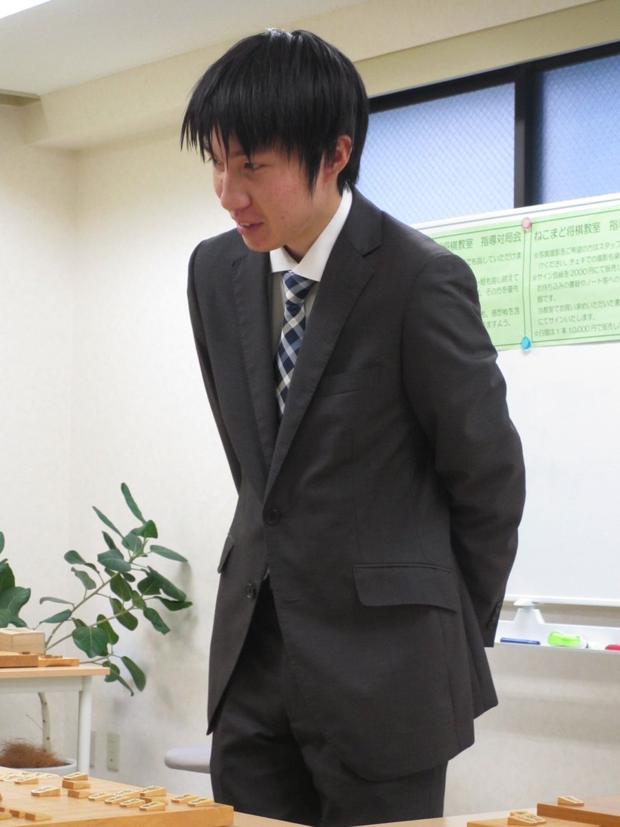 O Xrhsths ねこまど将棋教室 Sto Twitter 高野智史四段による指導対局会の様子です 優しく穏やかな口調が どことなく師匠の木村八段に似ているような気がいたします T Co Vakud73qvj