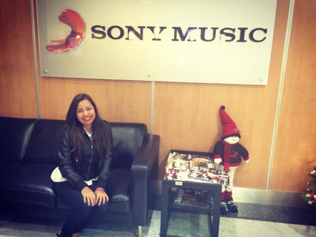 Liareinny's tweet photo. 💕 @sonymusicmexico https://t.co/wxZq9R9ml0