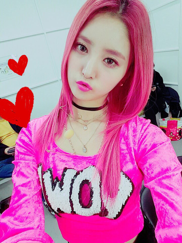 EXIDofficial's tweet photo. [#정화] #LEGGO 들 주말 잘보내고 계신가요?! 주말에도 #HOTPINK 스트리밍 잊지말고 꼭해주세요❤️ 인기가요 투표도 하루 한번!! 따스한 주말 보내세요^_^ 감기조심! https://t.co/yWjSD2qD9d
