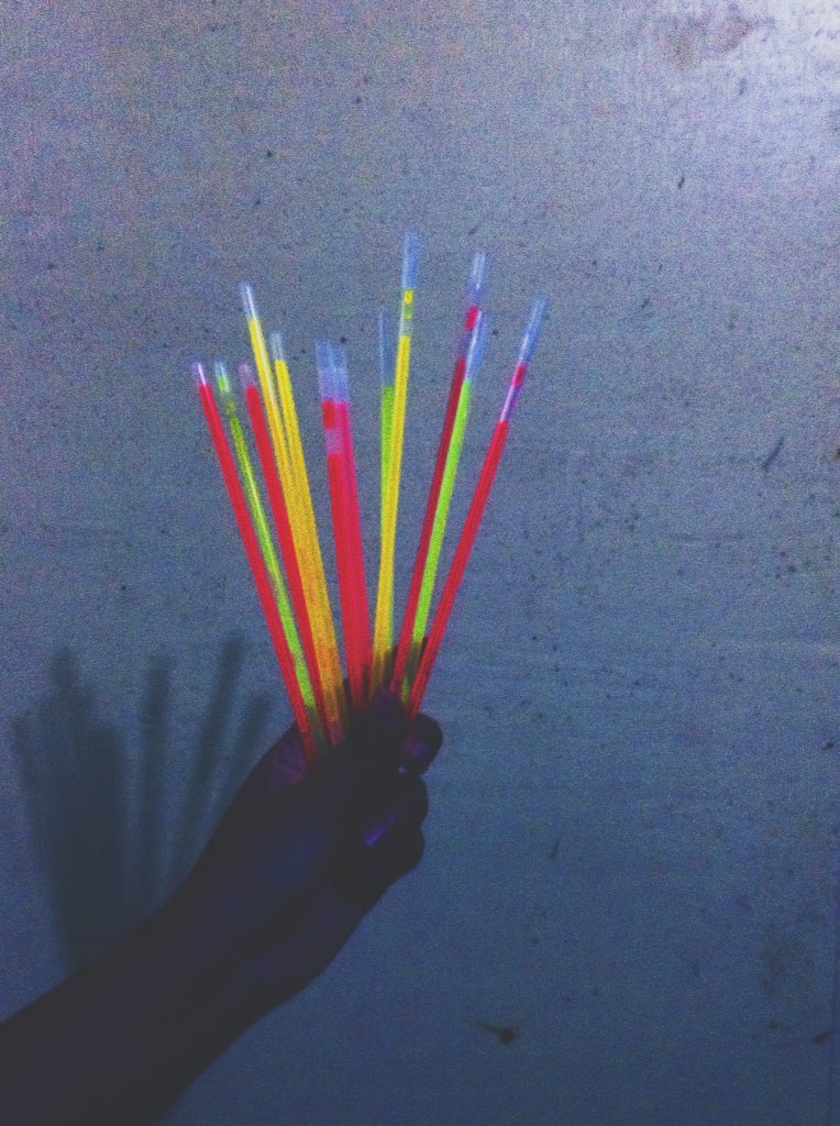 suintrams2015's tweet photo. Are you guys pumped up for tonight?! The lights are waiting. #SUClosureParty15 #SillimanIntrams2015 https://t.co/dvrDcbVCjh