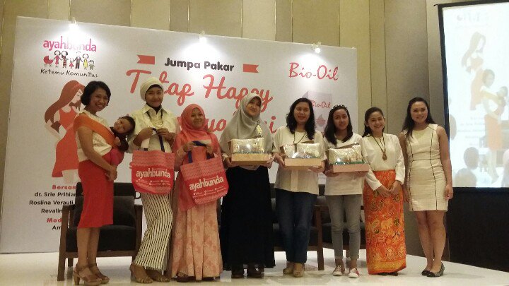 Ayahbunda's tweet photo. Selamat kepada pemenang door prize. Semoga semakin happy sampai level 10 ya, Bunda βΊ #hamilhappyAB #BioOilHappySkin https://t.co/IKPi7rn1Gn