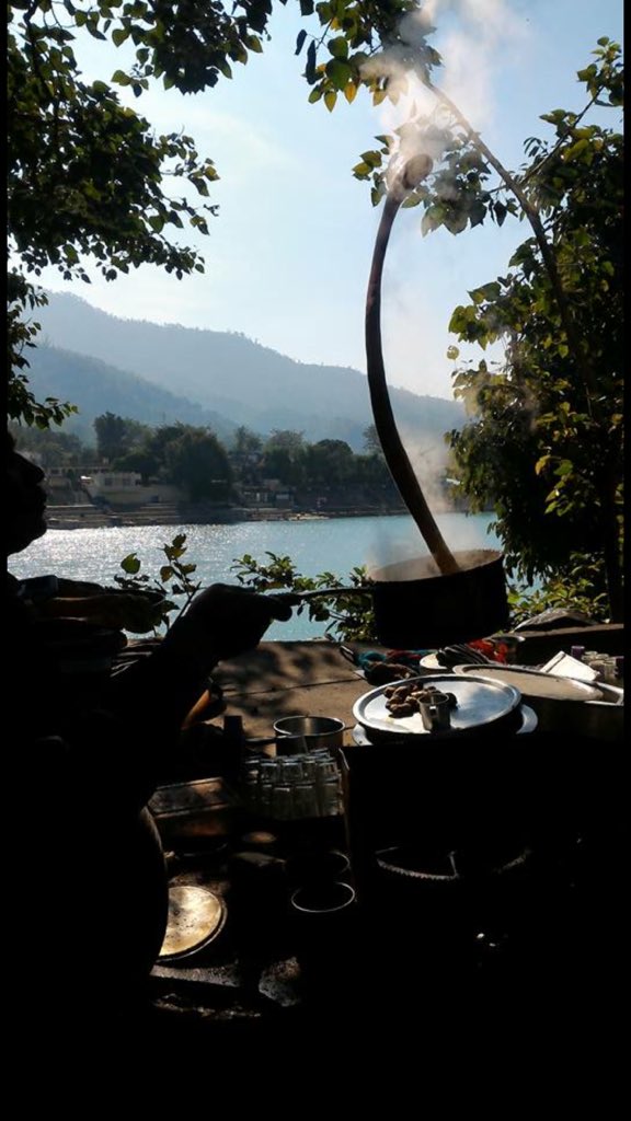 aparnark30's tweet photo. Flying #chai at #Rishikesh .. Pic by a friend -Vipin A 
#travel #incredibleindia #travelindia #everydaypic https://t.co/iQMjTAOlwU
