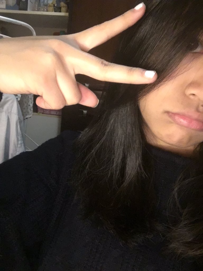 jenshyneee's tweet photo. Morning selfie of my sister on my phone. Lol #goodmorningToUS @jscamrc https://t.co/m3MZQUFyHo