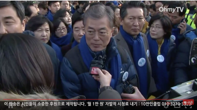 OhmyNews_TV's tweet photo. [3시 30분] 장윤선 기자가 문재인 대표를 인터뷰 중입니다. #민중총궐기 

+유튜브 https://t.co/7eoUBWgs0J https://t.co/vzsL97jI0u