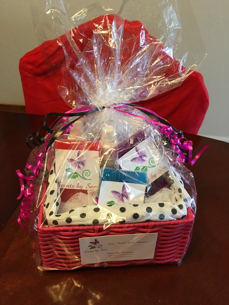 Scents_by_Sam's tweet photo. My #giftbasket for SAMta's Workshop #toydrive 12/5 @VicAndAngelo Delray Beach 12noon-5pm #soaps #homemade https://t.co/Qti7eoEl0O