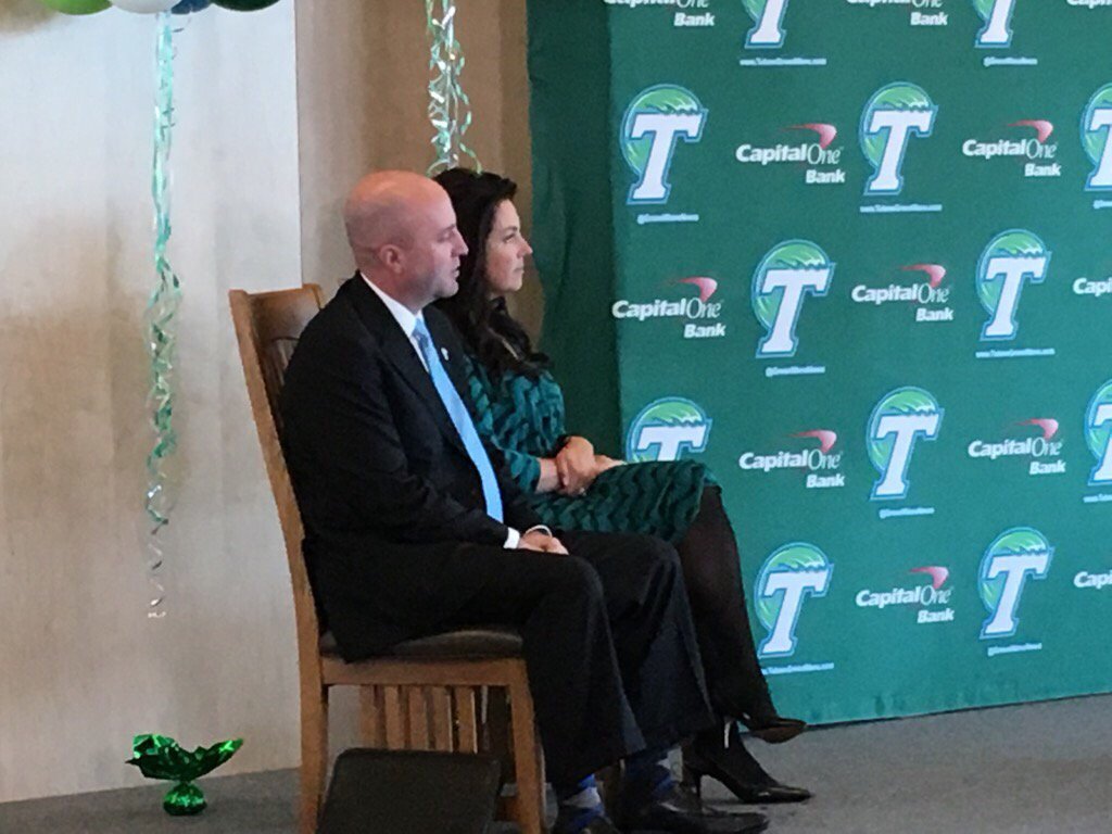 amydannen's tweet photo. Press conference #TulaneAD https://t.co/YnCA51Rn41