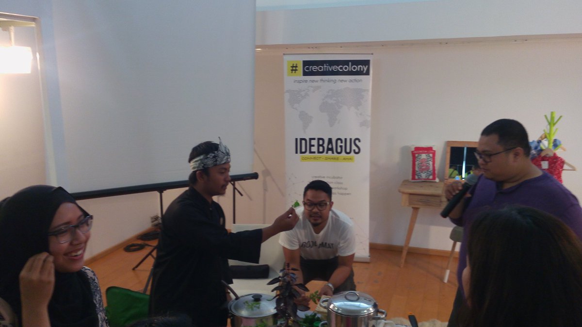 OnnySihono's tweet photo. Diskusi trltg warteg gourmet di Pasar Ide by @IDEbagusID bersama kang asep dari bandung ! Lsg aja ke wisma subud ! https://t.co/6NptQpa4W8